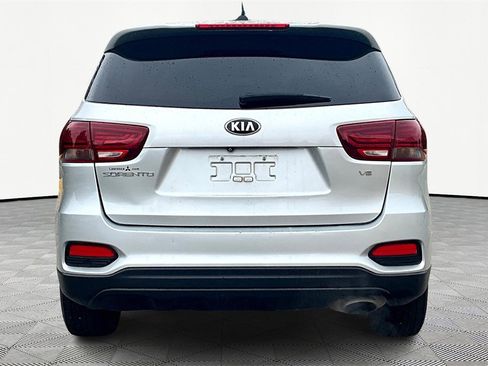 Used 2019 Kia Sorento LX image 4