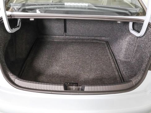 Used 2026 Volkswagen Jetta SE FWD image 37