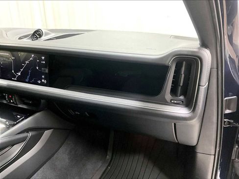 Used 2025 Porsche Cayenne Coupe image 28