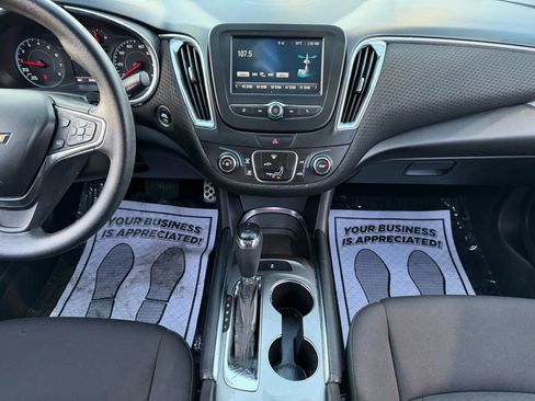 Used 2017 Chevrolet Malibu LT image 21