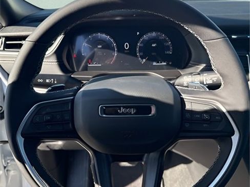 New 2025 Jeep Grand Cherokee L Altitude image 14