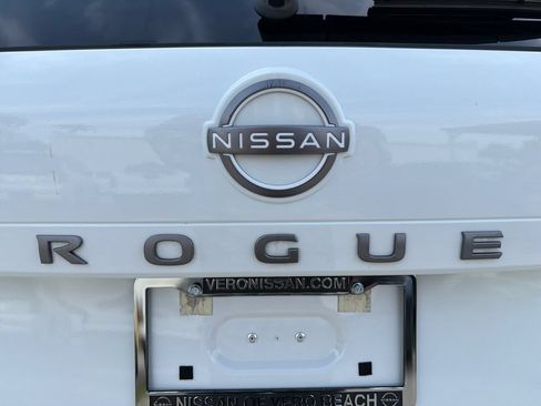 Used 2024 Nissan Rogue S AWD/4WD image 9