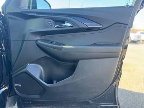 Used 2021 Chevrolet TrailBlazer RS w/ Technology Package image 12