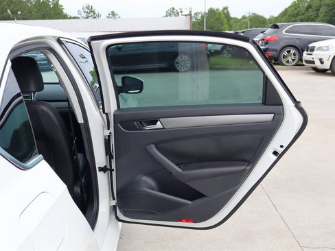Used 2015 Volkswagen Passat TDI SE FWD image 32