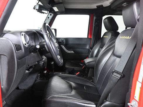 Used 2015 Jeep Wrangler Unlimited Sahara w/ Dual Top Group AWD/4WD image 3