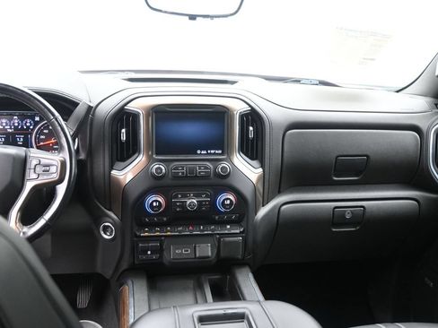 Used 2020 Chevrolet Silverado 1500 High Country w/ Technology Package AWD/4WD image 13