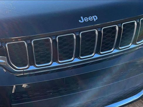 Used 2023 Jeep Grand Cherokee L Limited AWD/4WD image 30