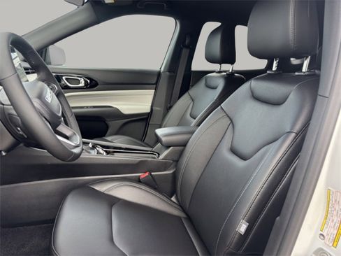 New 2026 Jeep Compass Limited image 9