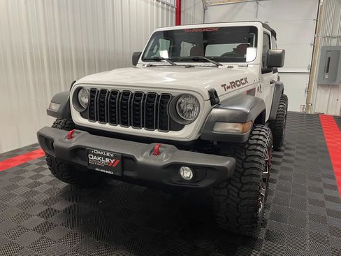 Used 2024 Jeep Wrangler Sport AWD/4WD image 12