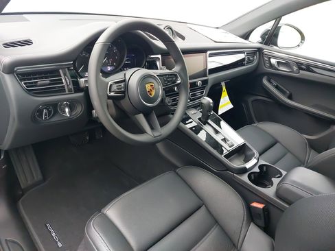 New 2026 Porsche Macan image 4