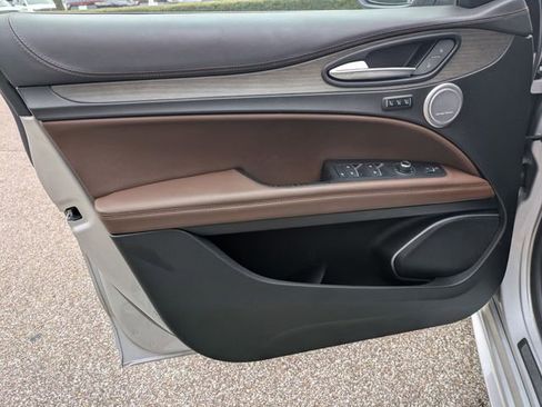 Used 2021 Alfa Romeo Stelvio Ti w/ Premium Package image 22