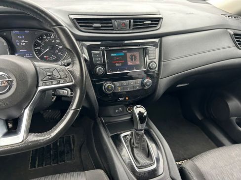 Used 2019 Nissan Rogue S w/ Special Edition Package FWD image 17