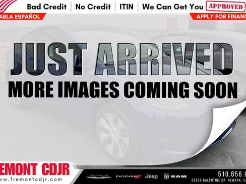 Used 2023 Tesla Model Y Long Range AWD/4WD image 1