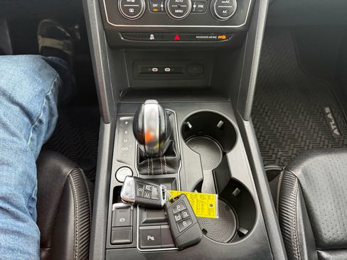 Used 2021 Volkswagen Atlas Cross Sport SE w/ Panoramic Sunroof Package image 17