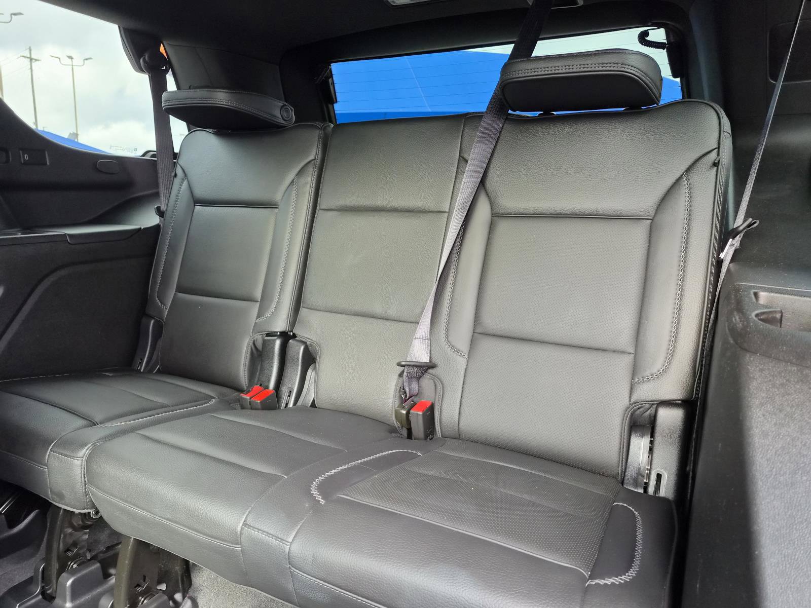 Used 2023 GMC Yukon Denali w/ Advanced Technology Package AWD/4WD image 5