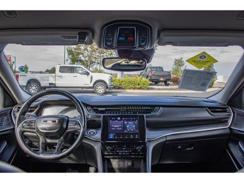 Used 2021 Jeep Grand Cherokee L Limited AWD/4WD image 21