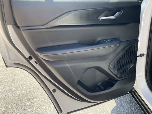 Used 2025 Jeep Grand Cherokee Laredo X w/ Luxury Tech Group I RWD image 18