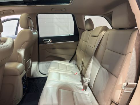 Used 2015 Jeep Grand Cherokee Limited w/ Luxury Group II AWD/4WD image 29