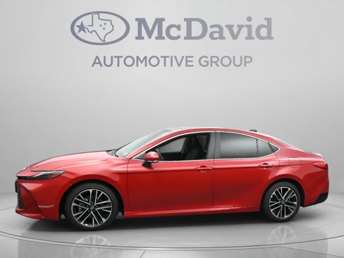 Used 2025 Toyota Camry XLE w/ Premium Package FWD image 5