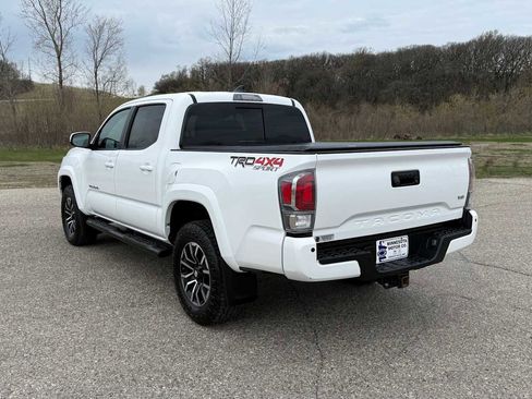 Used 2022 Toyota Tacoma TRD Sport w/ Technology Package AWD/4WD image 5