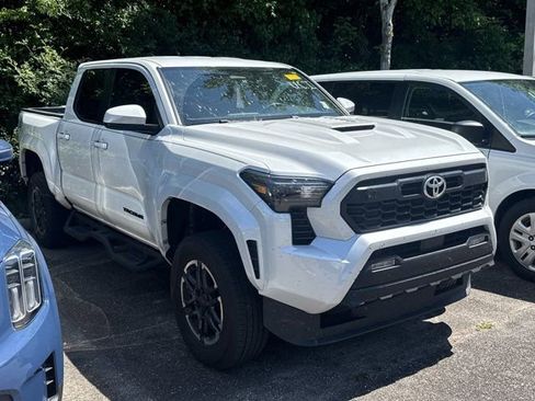 Used 2025 Toyota Tacoma TRD Sport AWD/4WD image 3