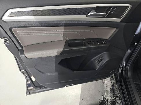 Used 2022 Volkswagen Atlas Cross Sport SEL R-Line AWD/4WD image 18