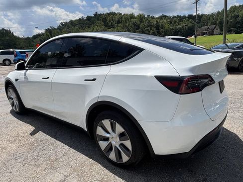 Used 2023 Tesla Model Y Long Range image 3