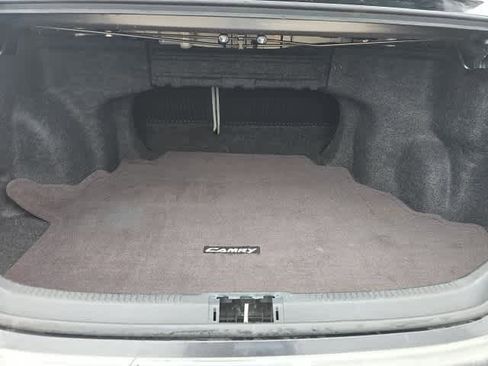 Used 2014 Toyota Camry L image 10