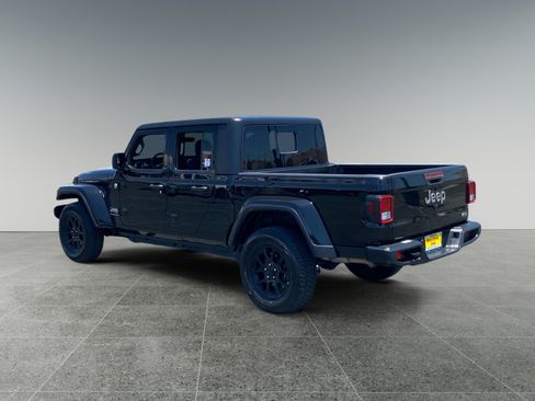 Used 2023 Jeep Gladiator Overland AWD/4WD image 3