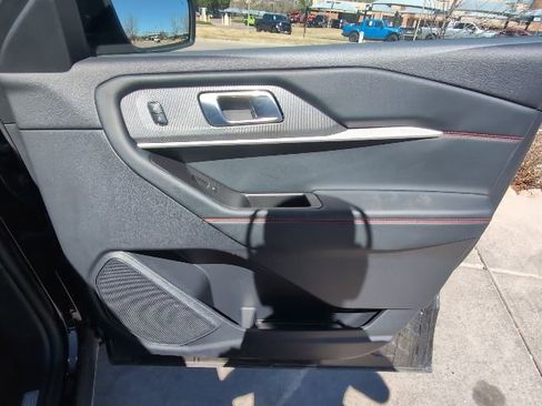 Used 2025 Ford Explorer ST-Line w/ ST-Line Street Pack AWD/4WD image 30