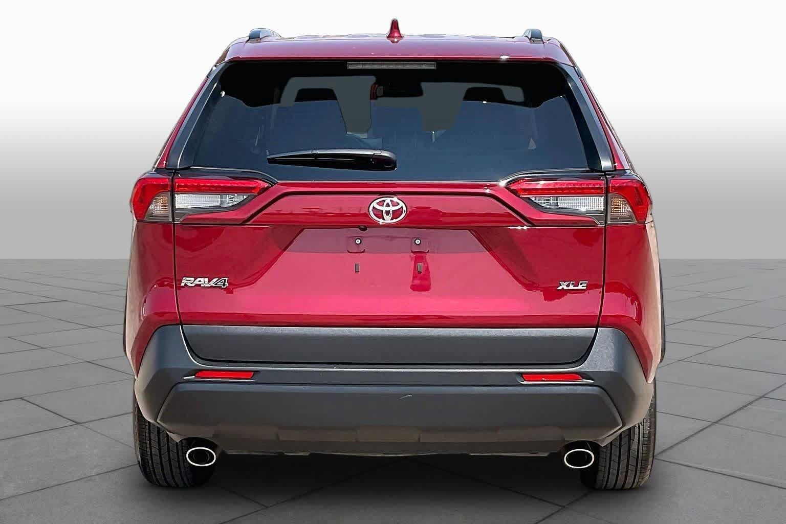 Used 2025 Toyota RAV4 XLE FWD image 5