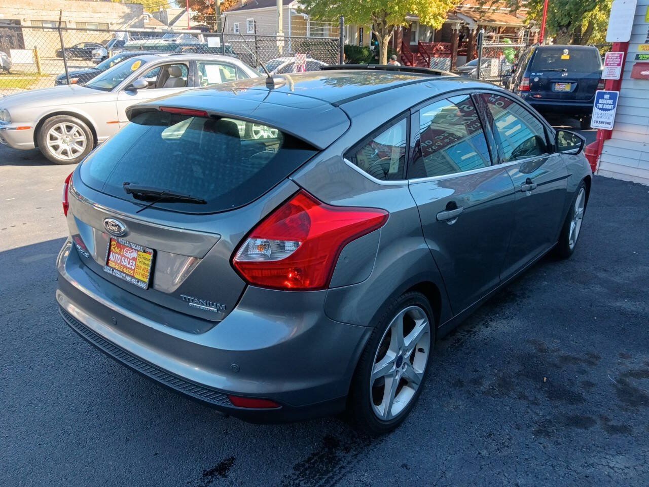 Used 2014 Ford Focus Titanium w/ Luxury Package FWD image 4