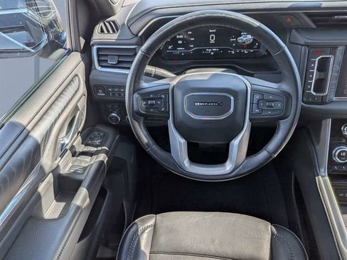 Used 2022 GMC Yukon Denali w/ Advanced Technology Package AWD/4WD image 15