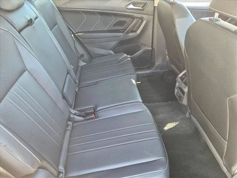 Used 2024 Volkswagen Tiguan SE AWD/4WD image 18