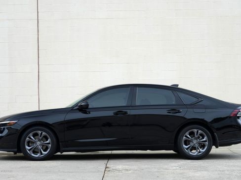 Used 2023 Honda Accord EX image 8