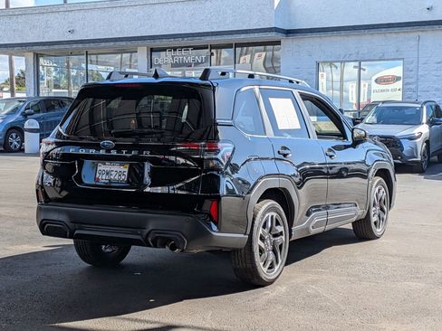 Used 2025 Subaru Forester Limited image 4