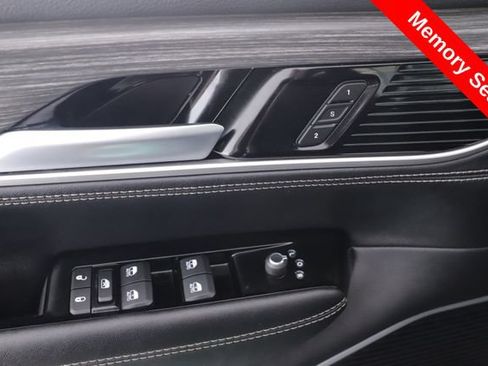Used 2024 Jeep Wagoneer L Series II w/ Flexible Seating Group AWD/4WD image 19