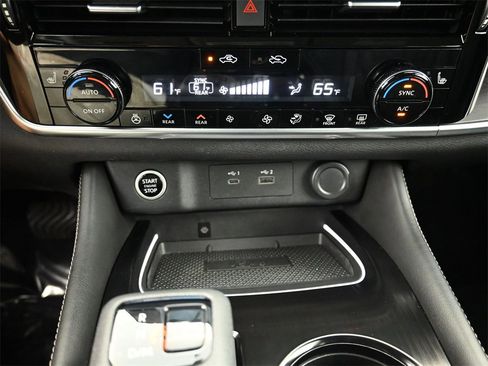 Used 2022 Nissan Rogue Platinum w/ Head-Up Display Package image 16