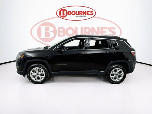Used 2025 Jeep Compass Latitude AWD/4WD image 6