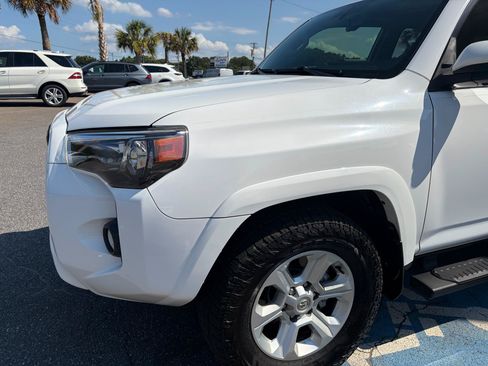 Used 2017 Toyota 4Runner SR5 Premium RWD image 6