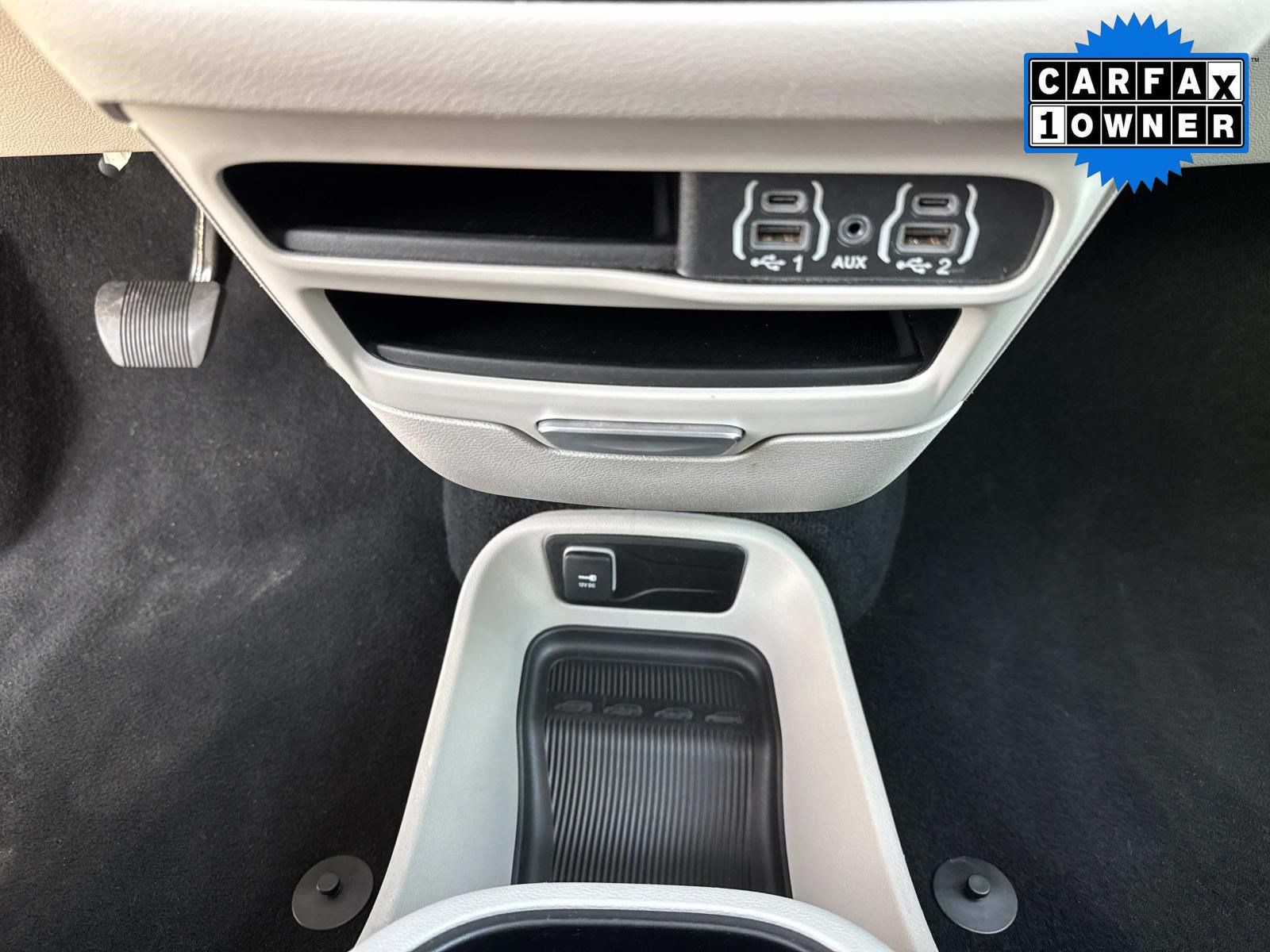 Used 2024 Chrysler Pacifica Touring-L FWD image 28