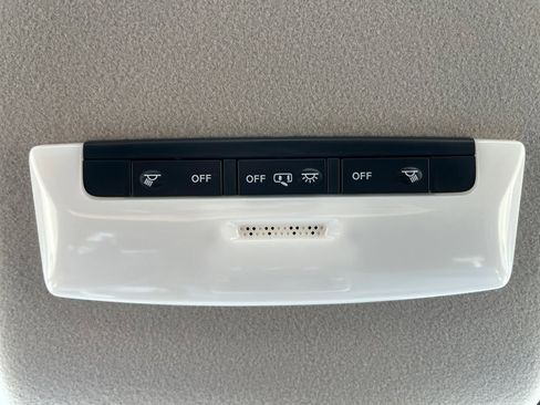 New 2025 Nissan Versa SV image 7