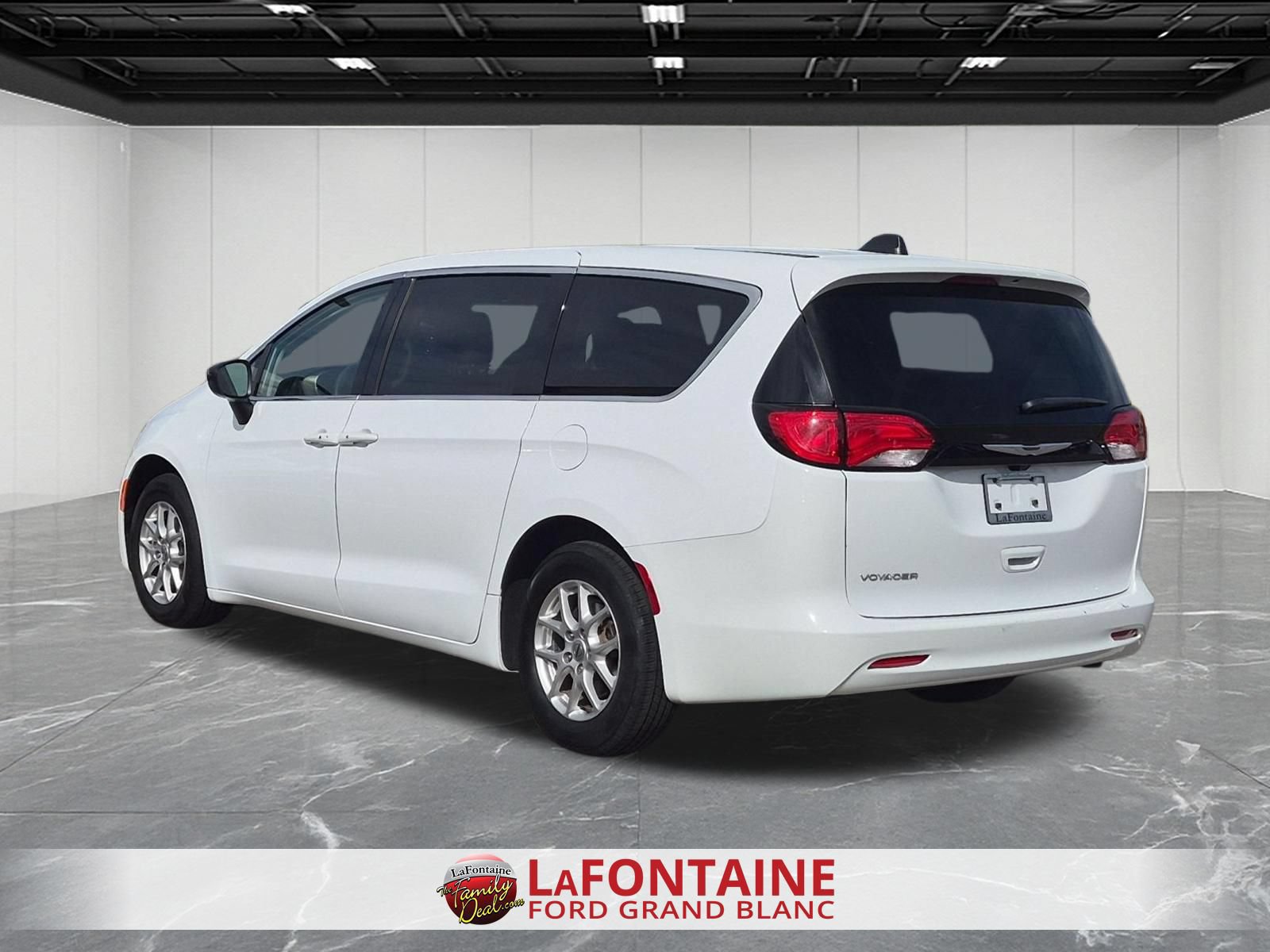 Used 2024 Chrysler Voyager LX FWD image 3