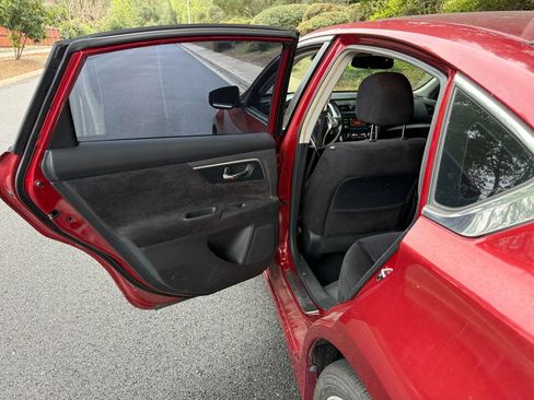 Used 2013 Nissan Altima 3.5 SV FWD image 15