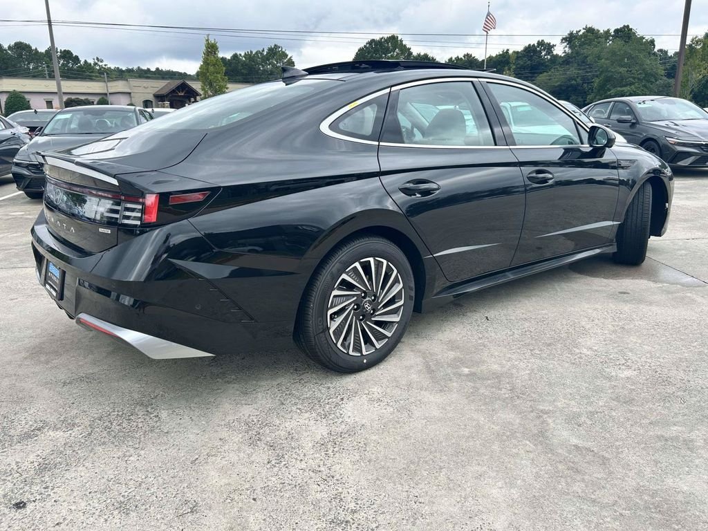 New 2026 Hyundai Sonata Limited FWD image 3
