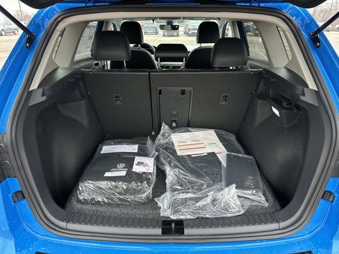 New 2026 Volkswagen Taos SE image 10