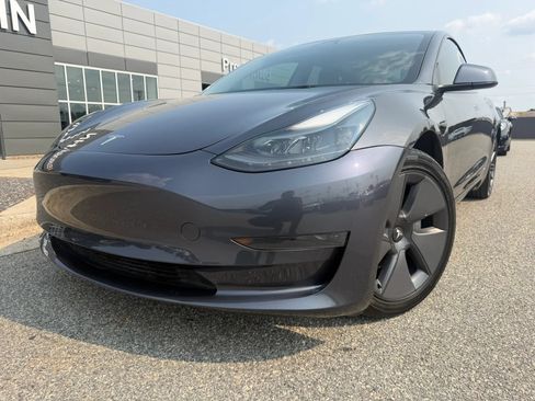 Used 2023 Tesla Model 3 Standard Range RWD image 1