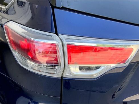 Used 2016 Toyota Highlander Limited w/ Driver Technology Package AWD/4WD image 28