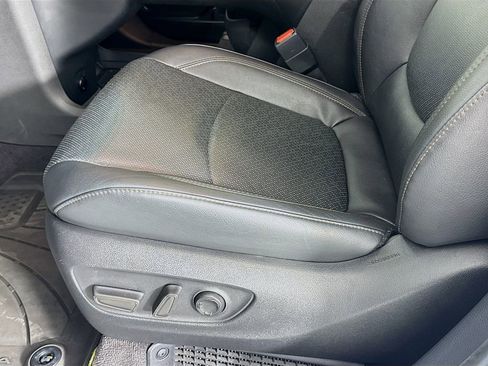 Used 2025 Toyota Sienna Platinum image 24