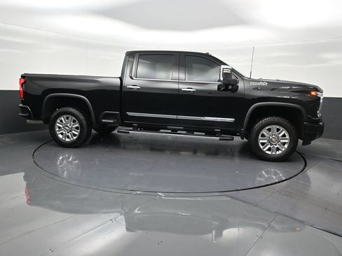 Used 2024 Chevrolet Silverado 2500 High Country w/ High Country Premium Package AWD/4WD image 7